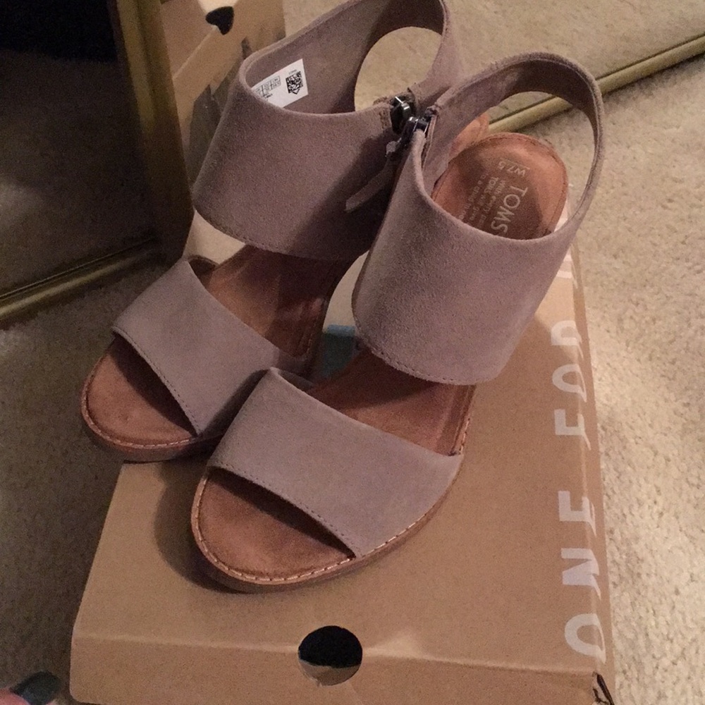 Toms heels brand new